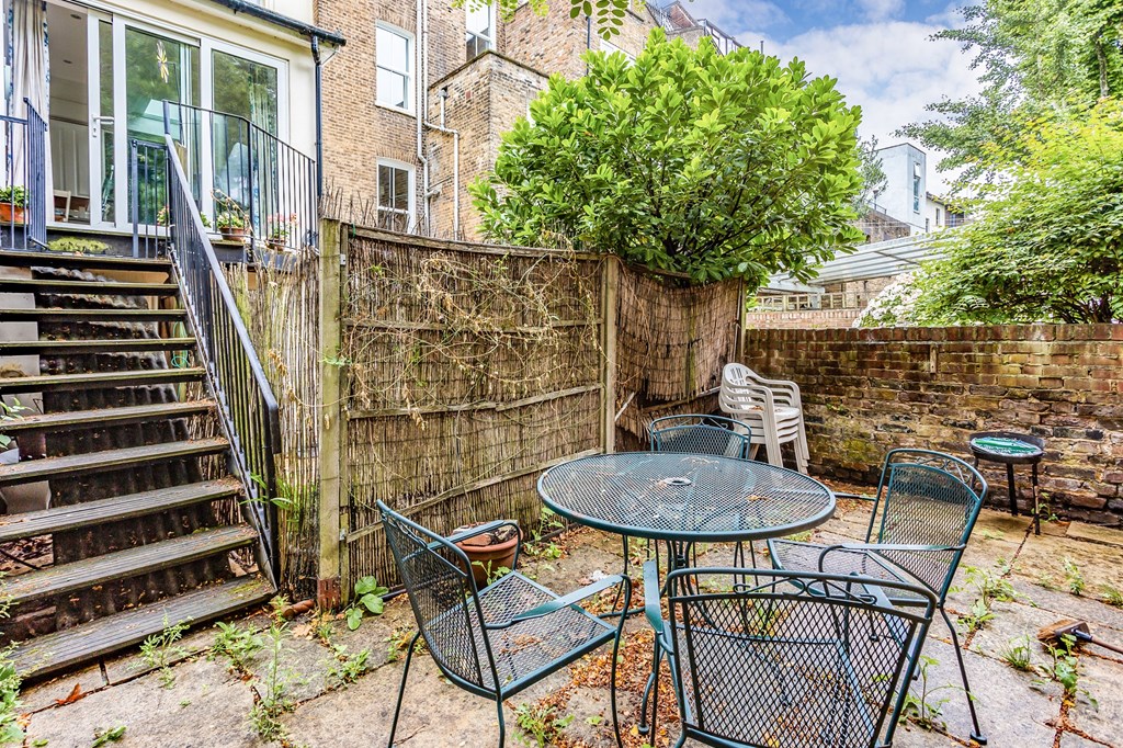 2 bed flat to rent Lillie Road, Fulham, London SW6 RENT