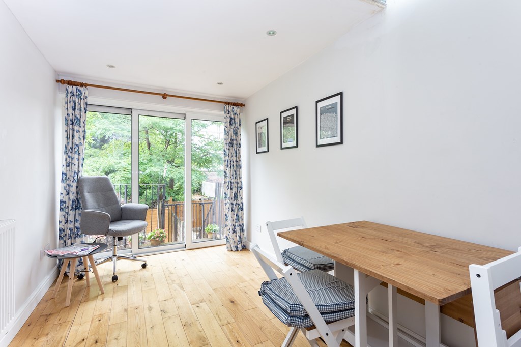 2 bed flat to rent Lillie Road, Fulham, London SW6 RENT