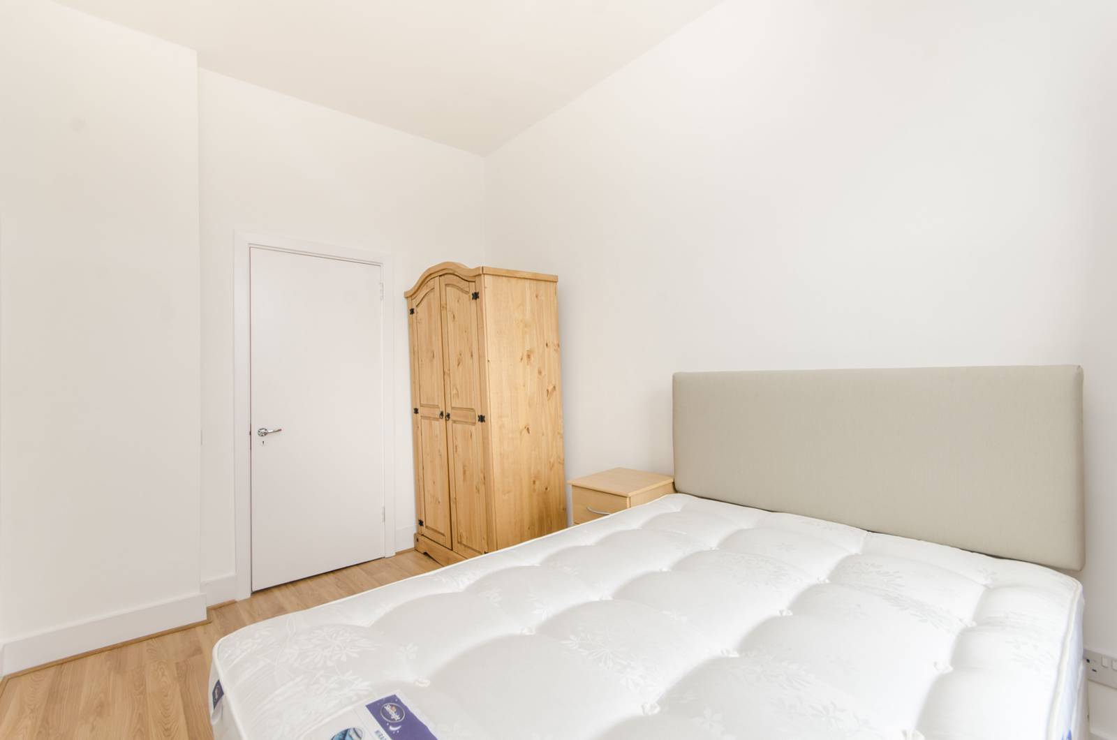 2 bed flat to rent Earls Court Road, Earls Court, London SW5 RENT