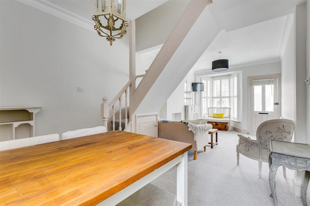 Priory Road, London. W4. 2 bedroom terraced house RENT London Flats