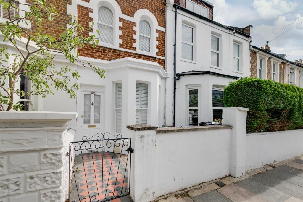 Priory Road, London. W4. 2 bedroom terraced house RENT London Flats