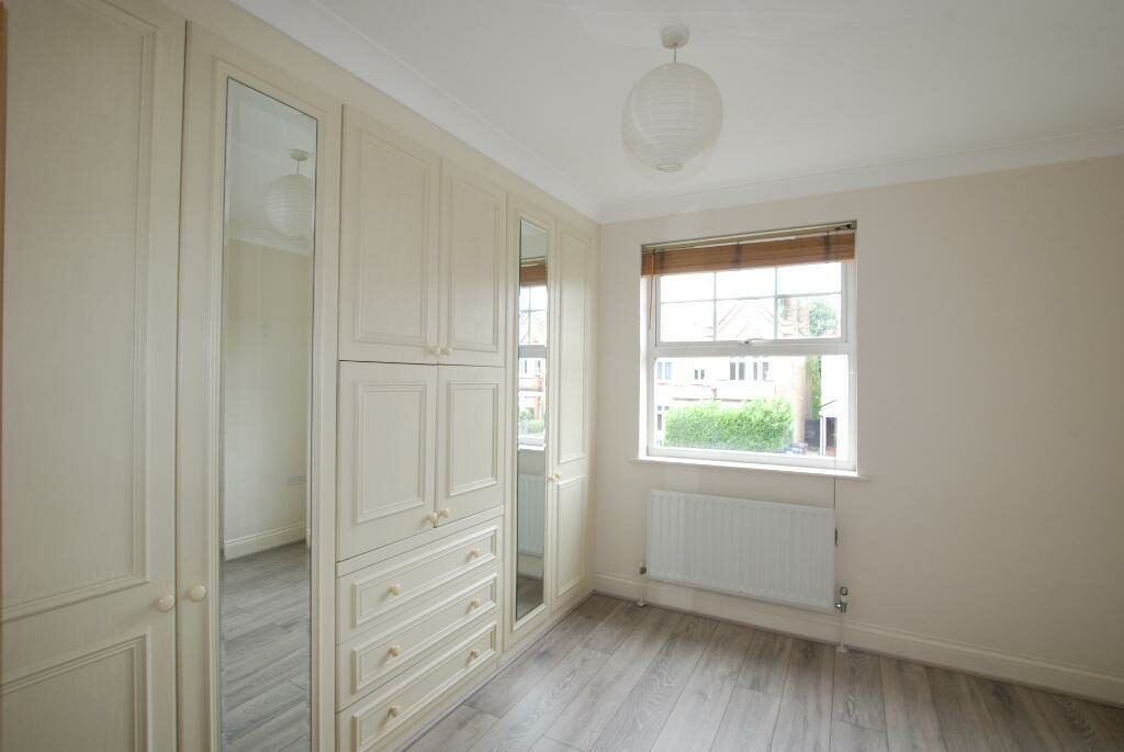 2 bedroom flat Pepys Road, Raynes Park, Raynes Park, London, SW20 8NG