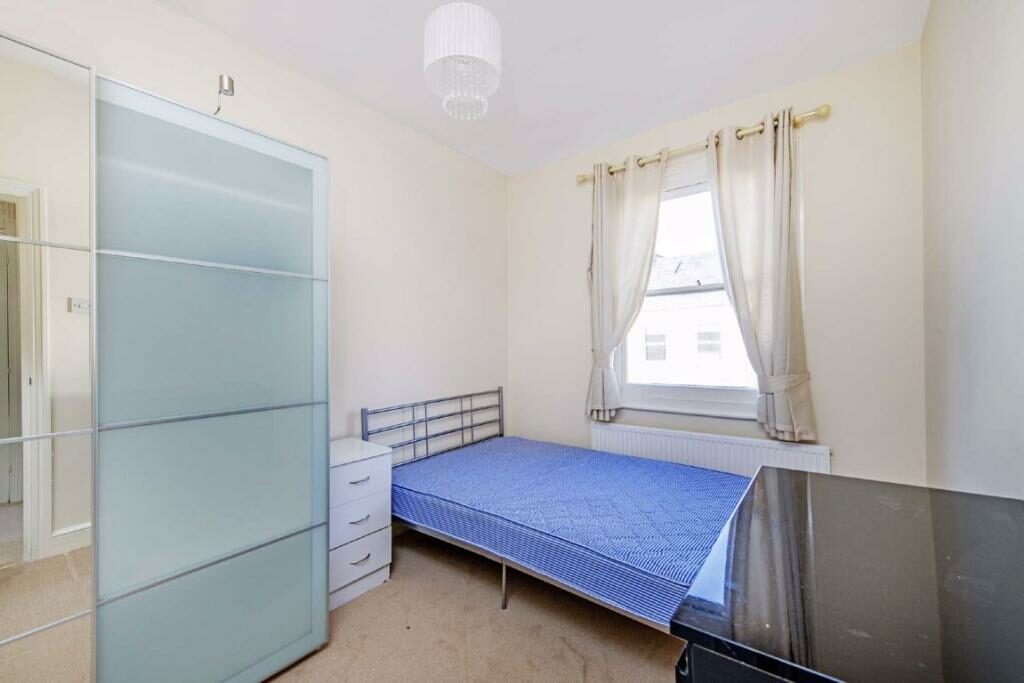 3 bedroom house Orbain Road, Fulham, London, SW6 RENT London Flats